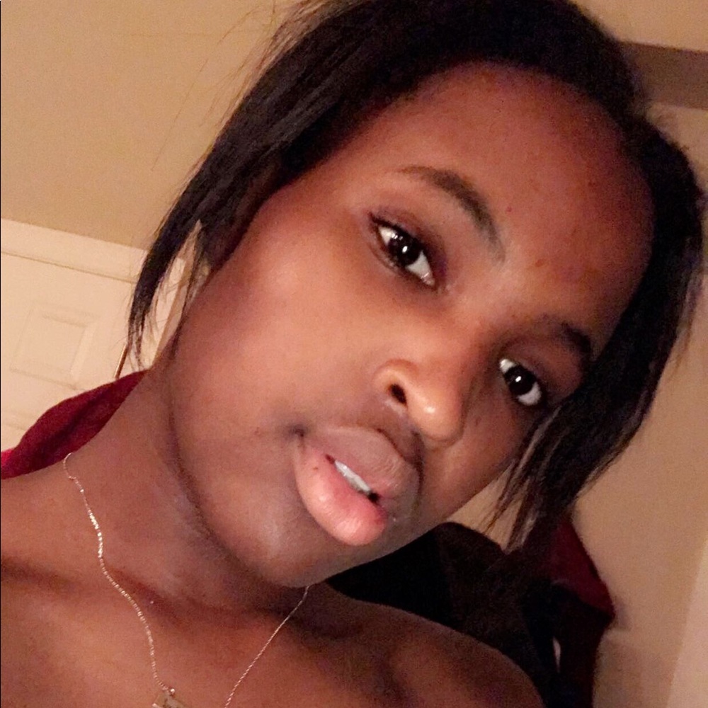 Meet your Posher, Janai